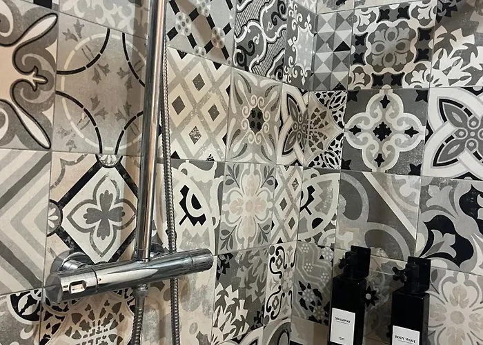 La Casa All'ombra Della Chiesa 3* ברשלו